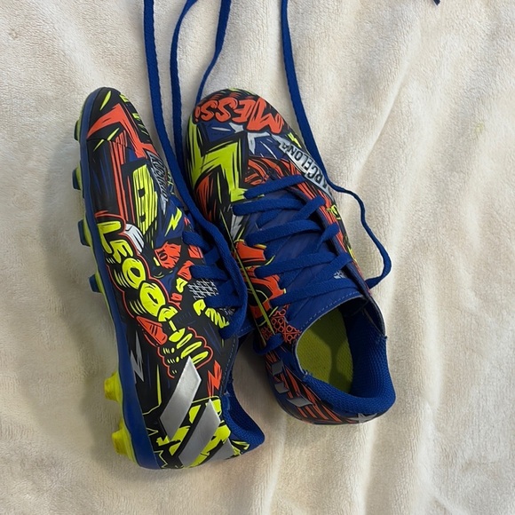 Adidas Vibrant Kids soccer cleats  with Graphic Design size youth 13 - Picture 2 of 7